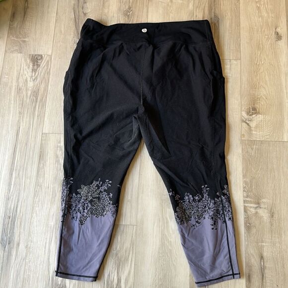 Torrid dark rose, purple and black yoga pants, size 4 - Picture 7 of 7